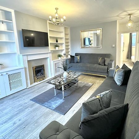 Newly Renovated Kensington 2 Bedroom Apartment With Balcony Near Harrods Sleeps 6, 2 Min Walk From Station London Ngoại thất bức ảnh