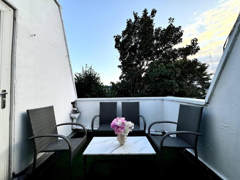 Newly Renovated Kensington 2 Bedroom Apartment With Balcony Near Harrods Sleeps 6, 2 Min Walk From Station London Ngoại thất bức ảnh