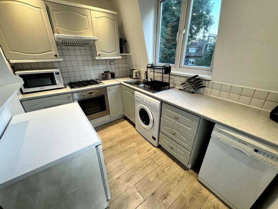 Newly Renovated Kensington 2 Bedroom Apartment With Balcony Near Harrods Sleeps 6, 2 Min Walk From Station London Ngoại thất bức ảnh