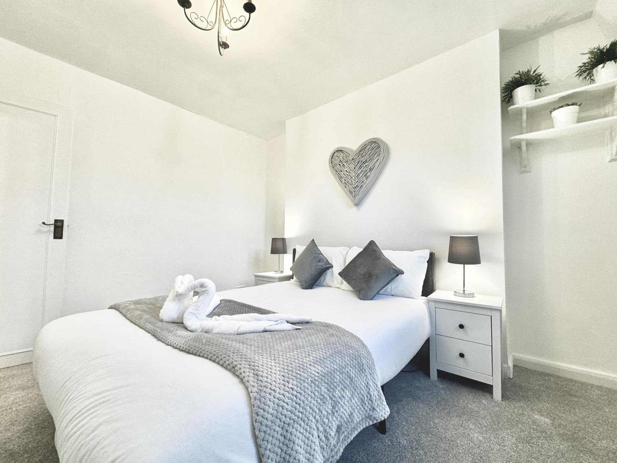 Newly Renovated Kensington 2 Bedroom Apartment With Balcony Near Harrods Sleeps 6, 2 Min Walk From Station London Ngoại thất bức ảnh