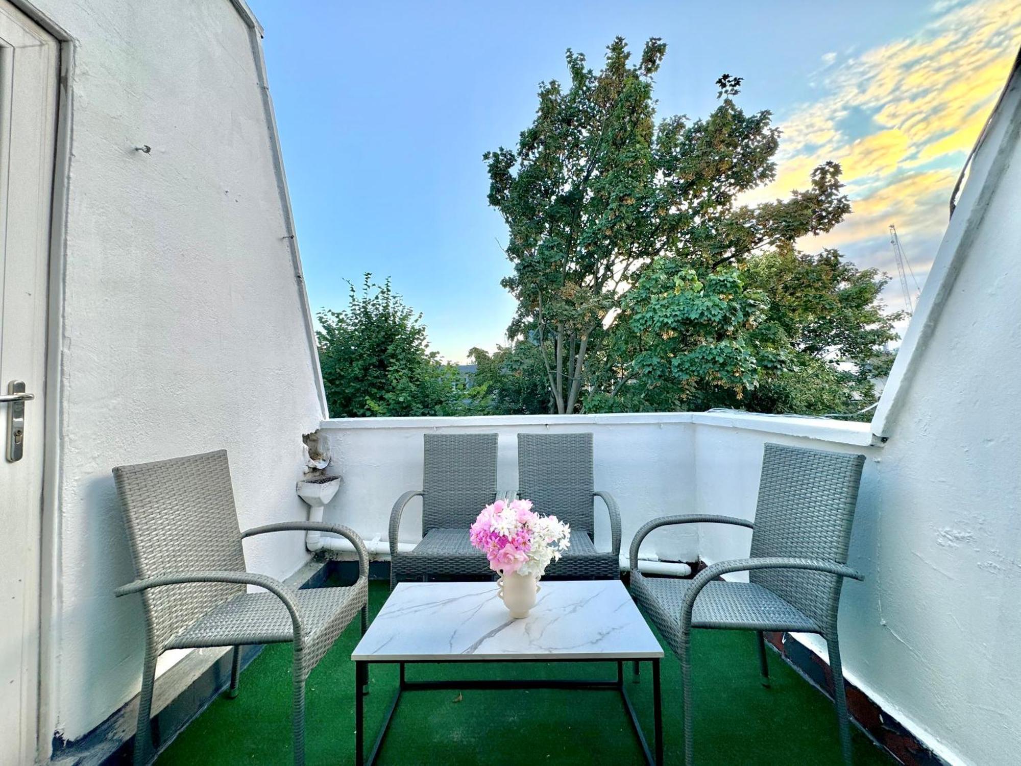 Newly Renovated Kensington 2 Bedroom Apartment With Balcony Near Harrods Sleeps 6, 2 Min Walk From Station London Ngoại thất bức ảnh
