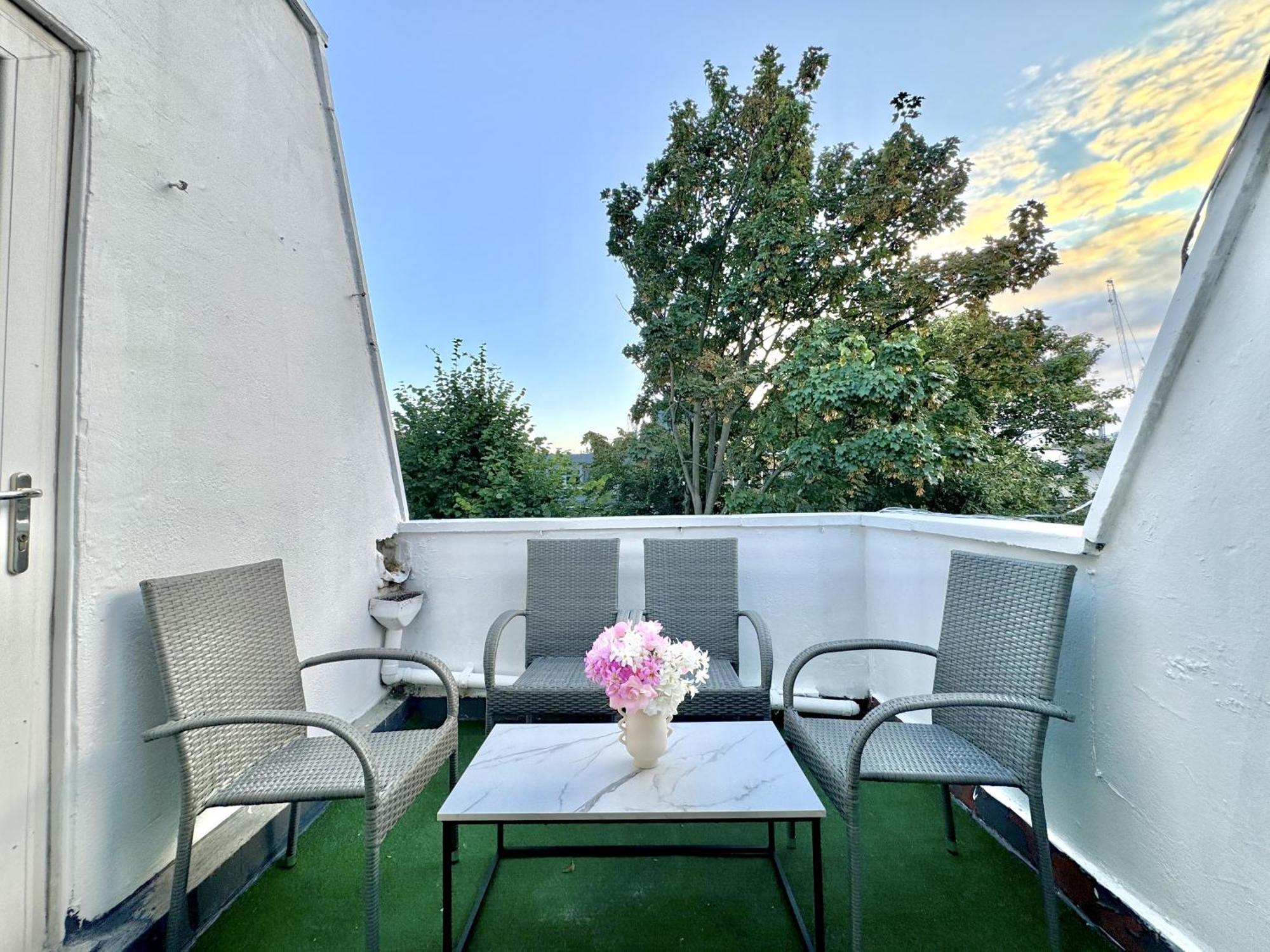 Newly Renovated Kensington 2 Bedroom Apartment With Balcony Near Harrods Sleeps 6, 2 Min Walk From Station London Ngoại thất bức ảnh