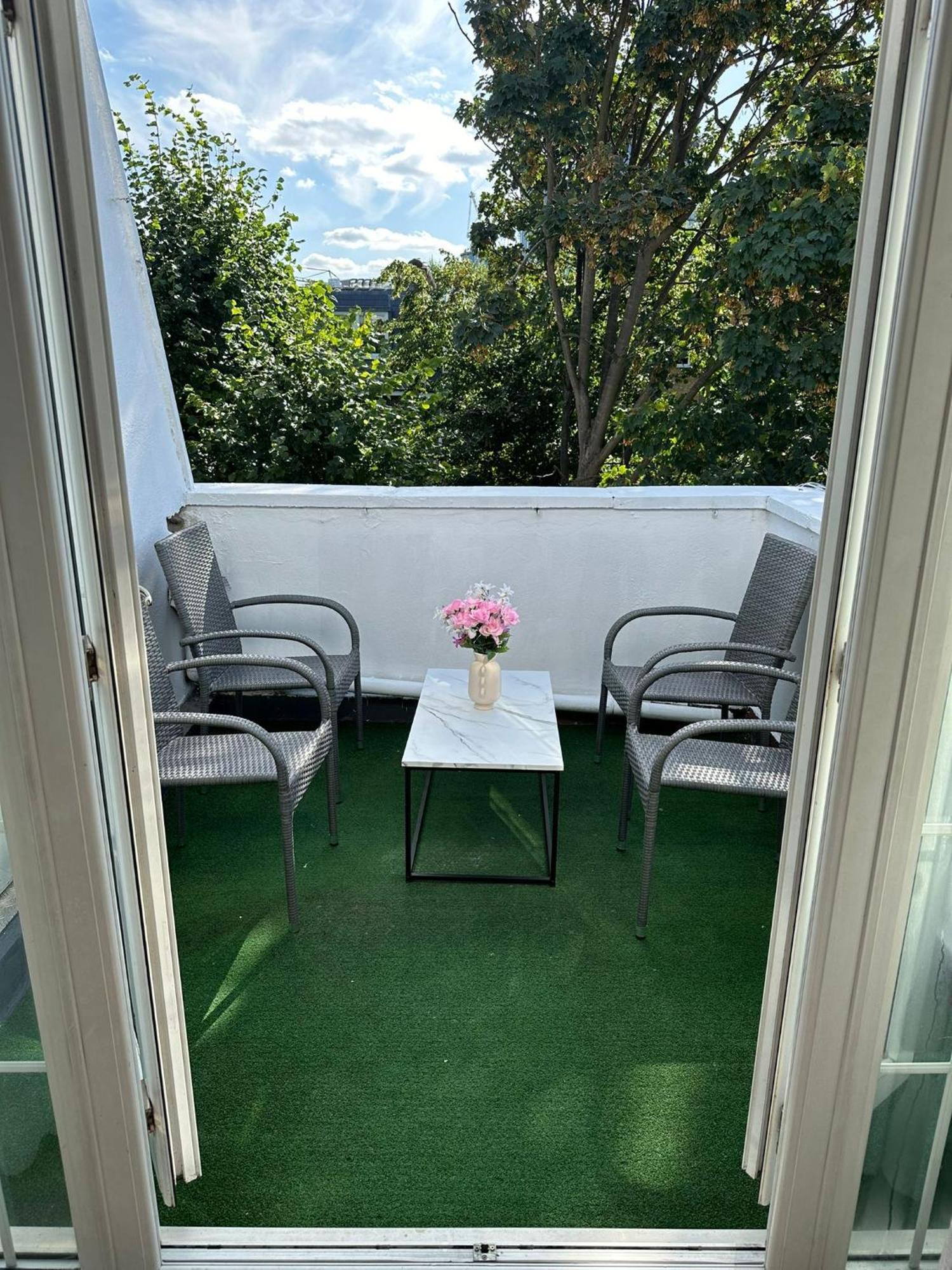 Newly Renovated Kensington 2 Bedroom Apartment With Balcony Near Harrods Sleeps 6, 2 Min Walk From Station London Ngoại thất bức ảnh