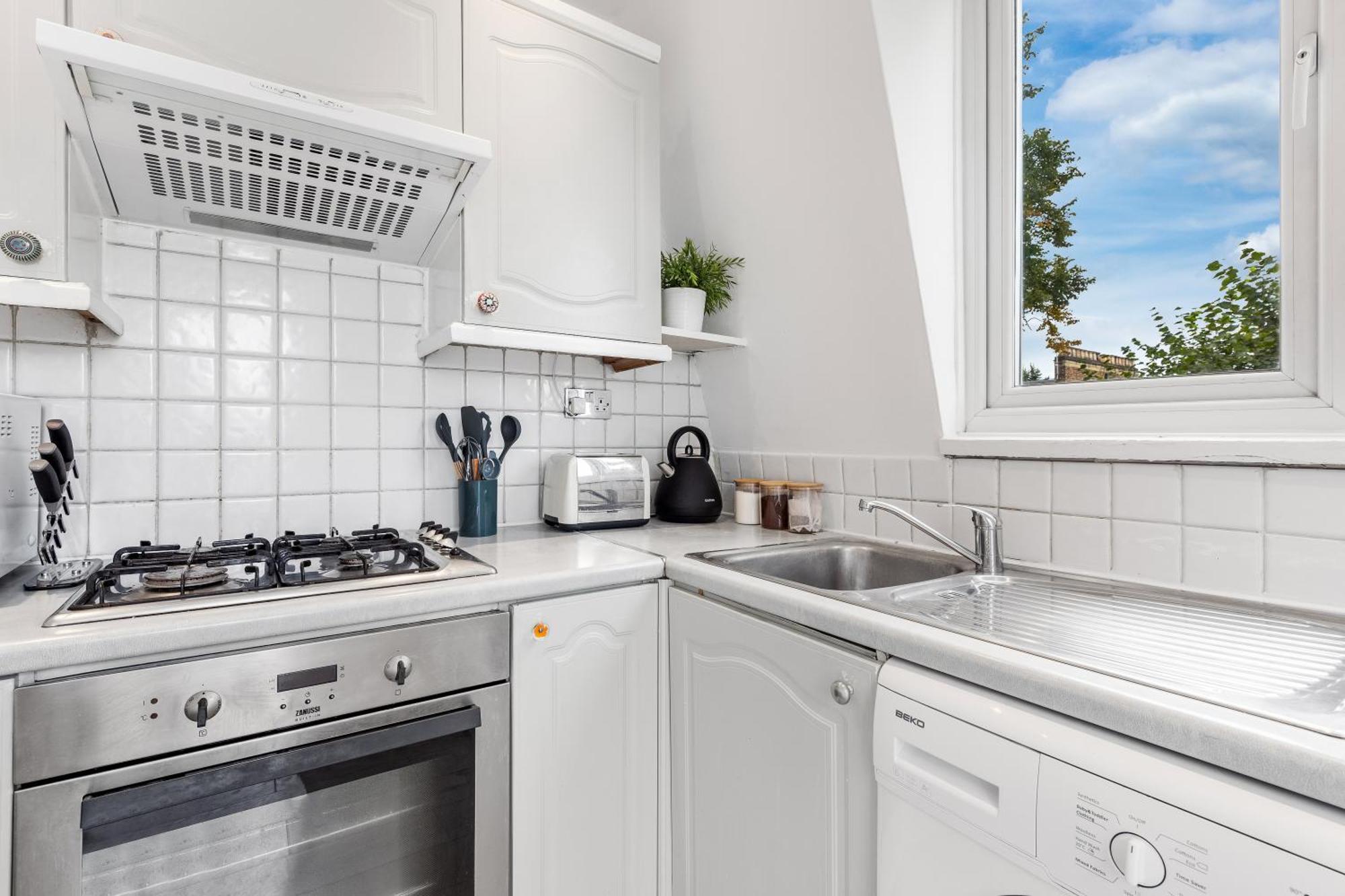 Newly Renovated Kensington 2 Bedroom Apartment With Balcony Near Harrods Sleeps 6, 2 Min Walk From Station London Ngoại thất bức ảnh