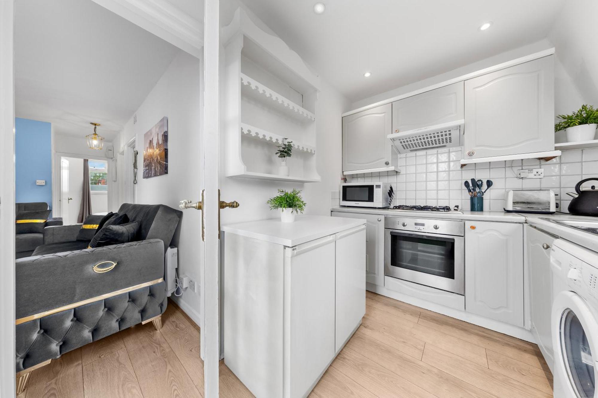 Newly Renovated Kensington 2 Bedroom Apartment With Balcony Near Harrods Sleeps 6, 2 Min Walk From Station London Ngoại thất bức ảnh
