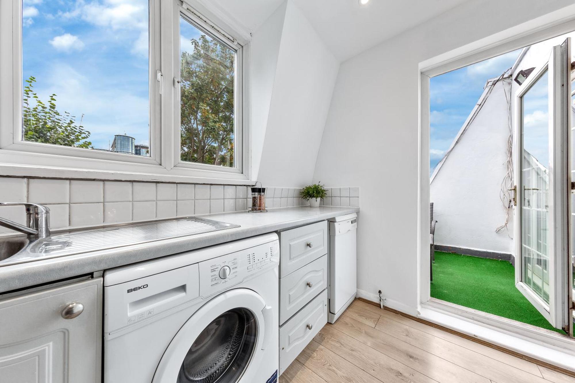 Newly Renovated Kensington 2 Bedroom Apartment With Balcony Near Harrods Sleeps 6, 2 Min Walk From Station London Ngoại thất bức ảnh