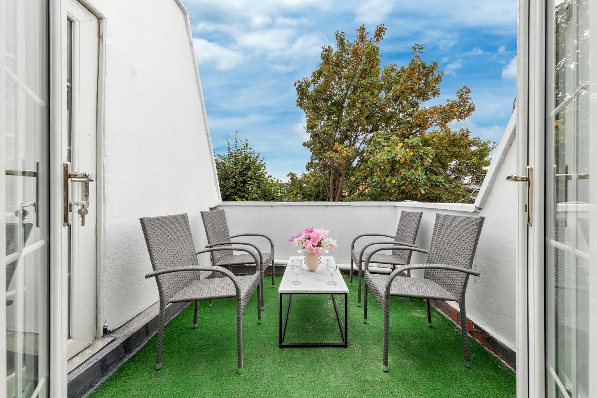 Newly Renovated Kensington 2 Bedroom Apartment With Balcony Near Harrods Sleeps 6, 2 Min Walk From Station London Ngoại thất bức ảnh