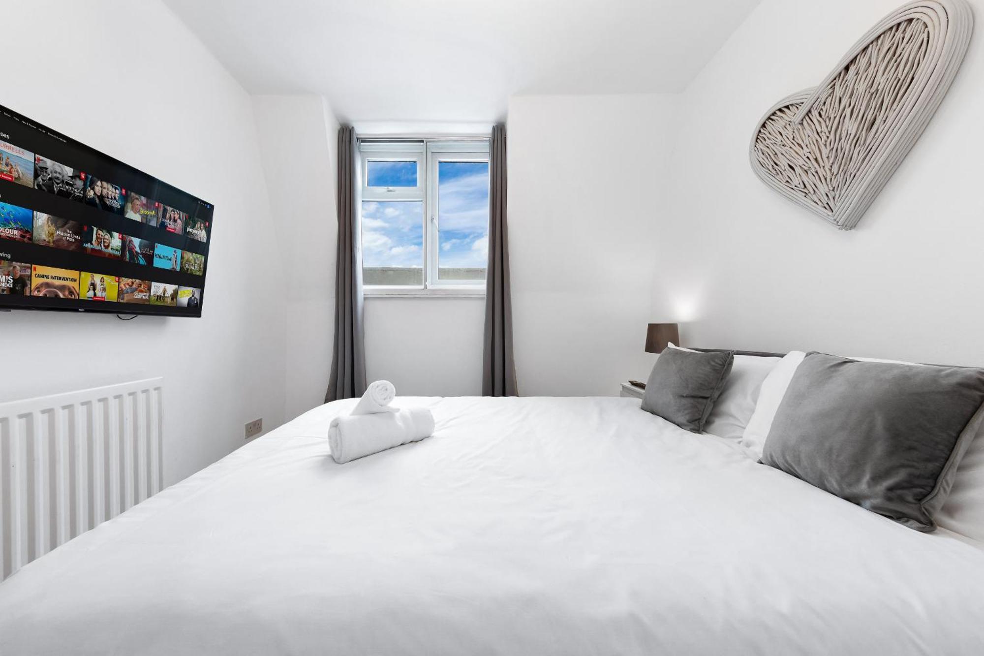 Newly Renovated Kensington 2 Bedroom Apartment With Balcony Near Harrods Sleeps 6, 2 Min Walk From Station London Ngoại thất bức ảnh
