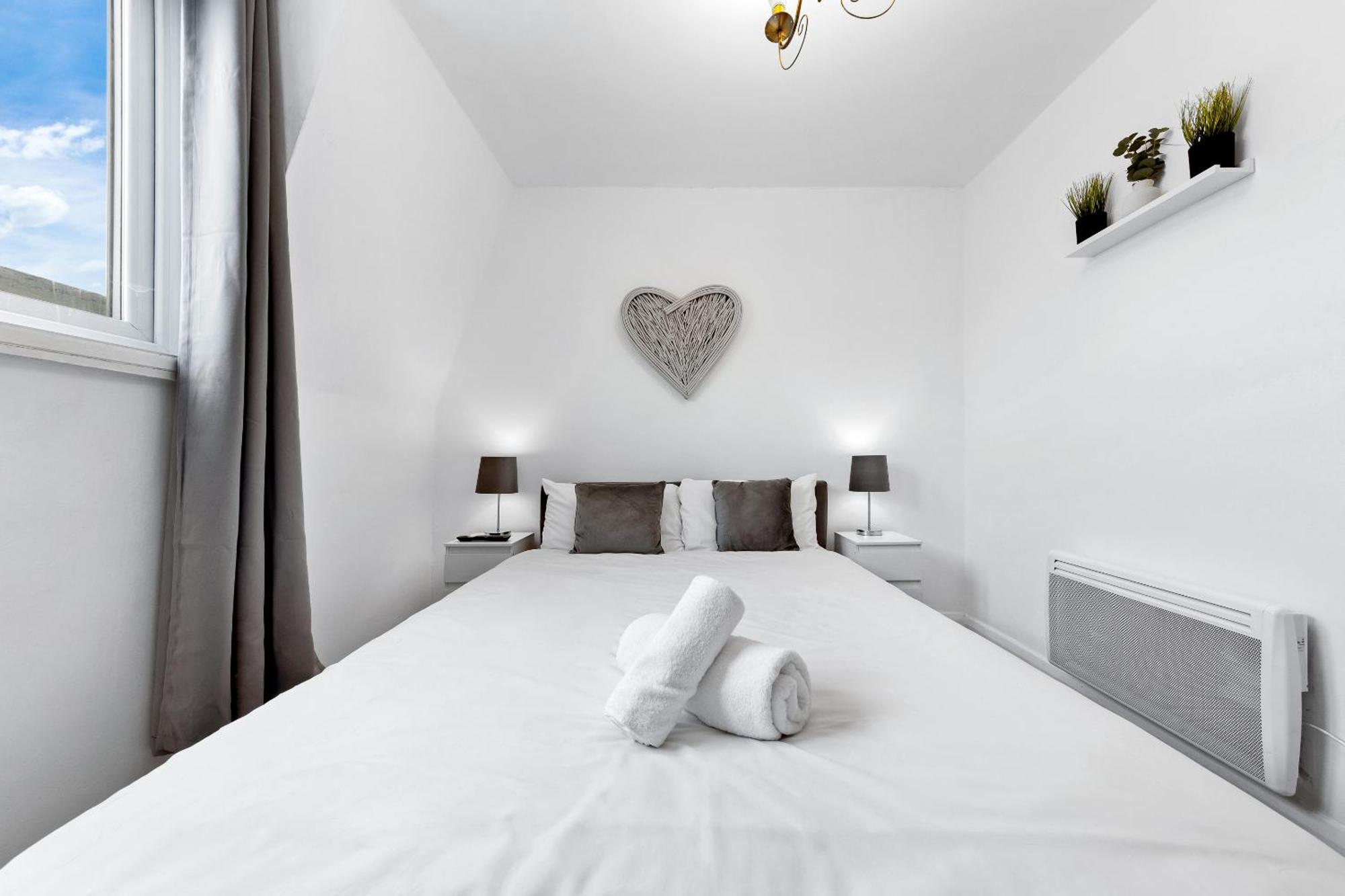 Newly Renovated Kensington 2 Bedroom Apartment With Balcony Near Harrods Sleeps 6, 2 Min Walk From Station London Ngoại thất bức ảnh