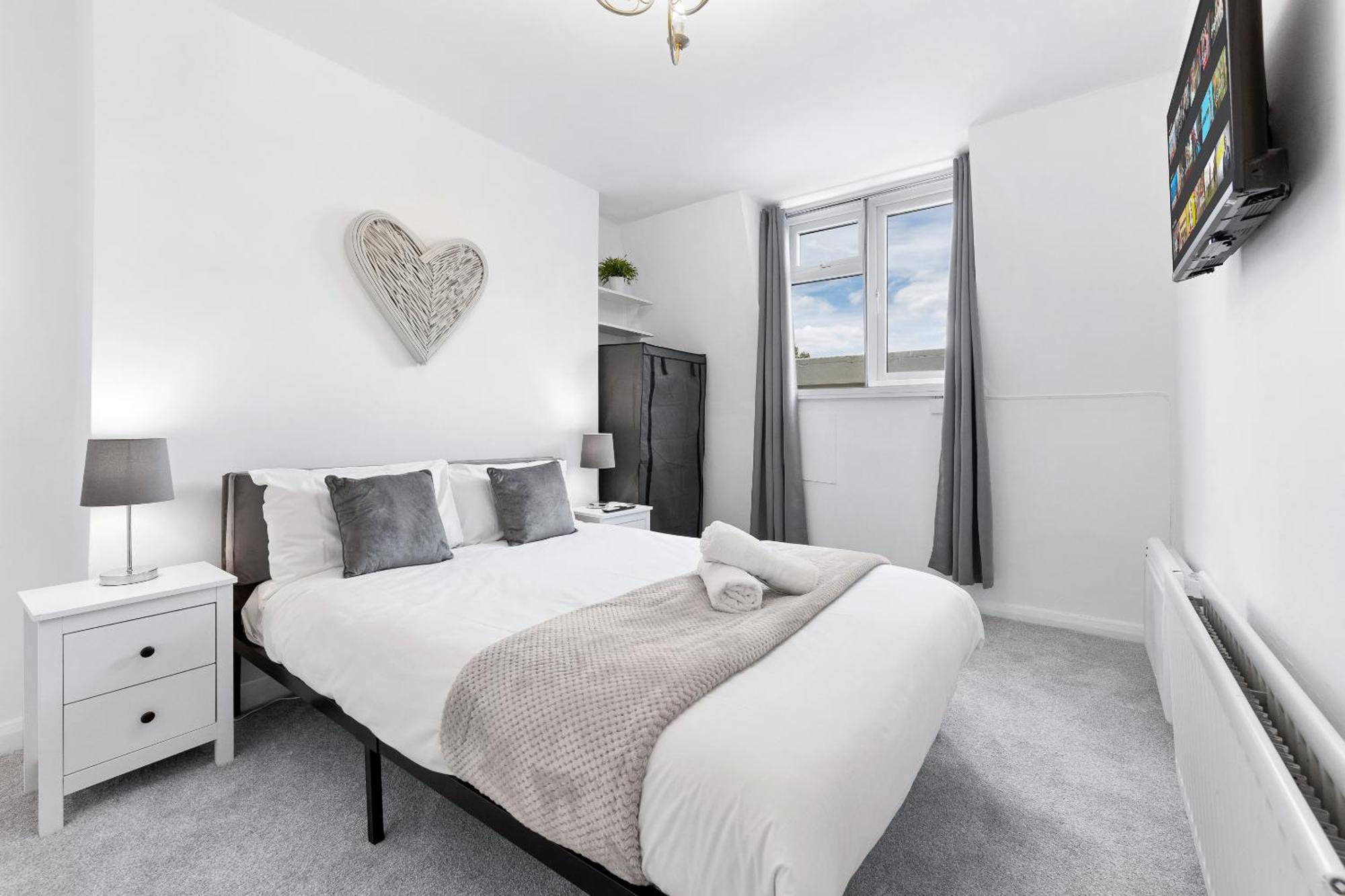 Newly Renovated Kensington 2 Bedroom Apartment With Balcony Near Harrods Sleeps 6, 2 Min Walk From Station London Ngoại thất bức ảnh